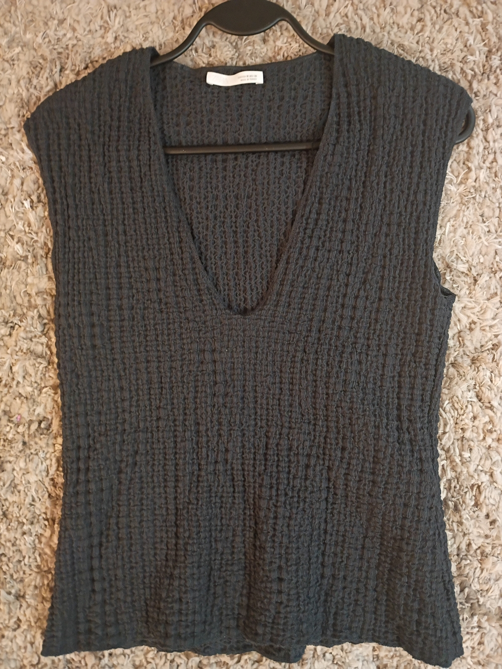 Zara Sleeveless Black Textured V-Neck Top Size M